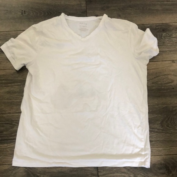 Apt. 9 White V Neck. Sz Medium. - Picture 1 of 2